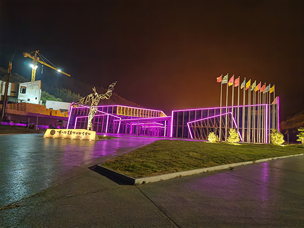 城市亮化是现代城市建设的重要组成部分，它不仅可以美化城市的夜景，还能提升城市的整体形象。随着科技的不断进步，城市亮化也得到了更多的关注和创新。本文将介绍一些关于城市亮化的创意和技术，帮助读者了解昭苏城市亮化的重要性以及如何进行昭苏城市亮化的规划和实施。