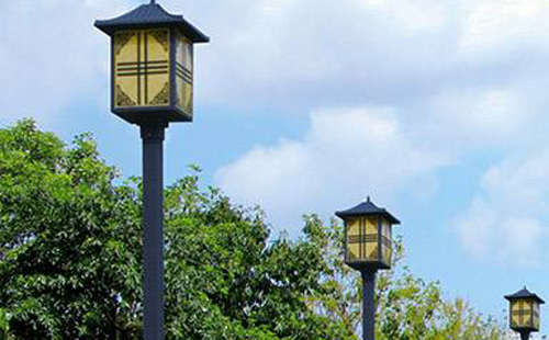 昭苏庭院灯安装间距与布灯设计全解析